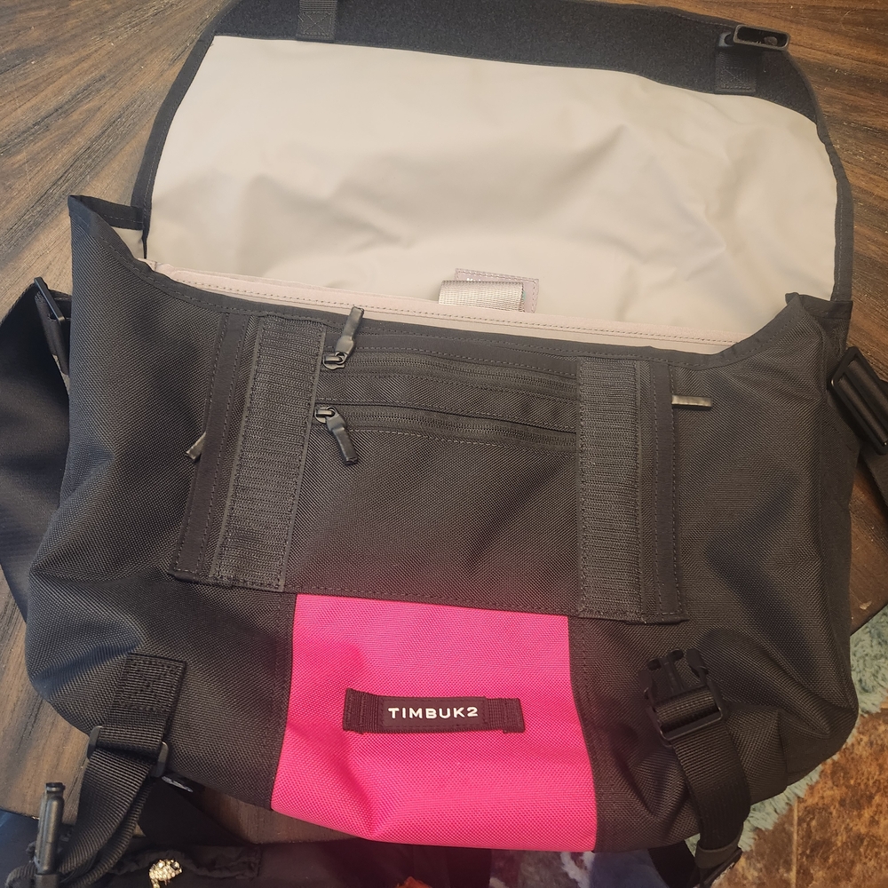NEW Timbuk2 Black and Pink Messenger Bag with Practical Compartments